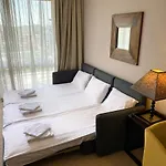 Royal Premium ساني بيتش